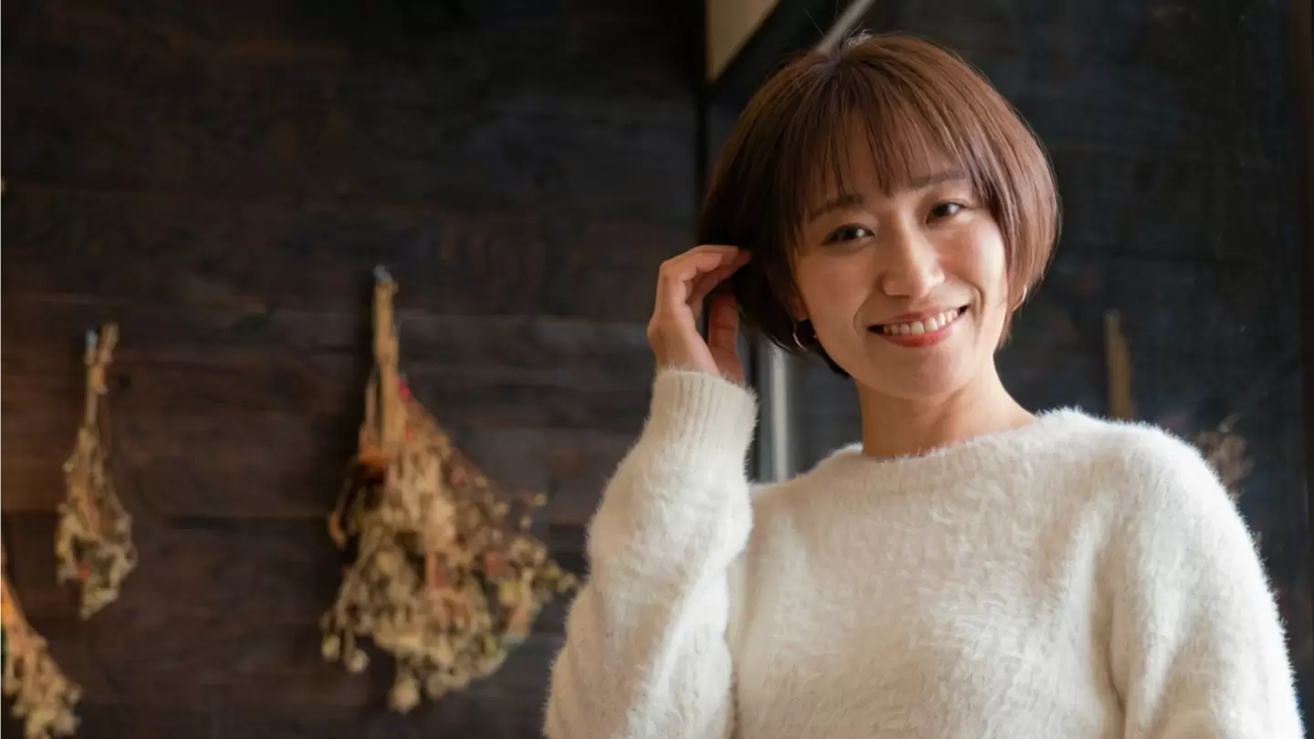 ブリーチ毛でもツヤとまとまりを保ったボブスタイル、色落ちしにくい仕上がりの実例