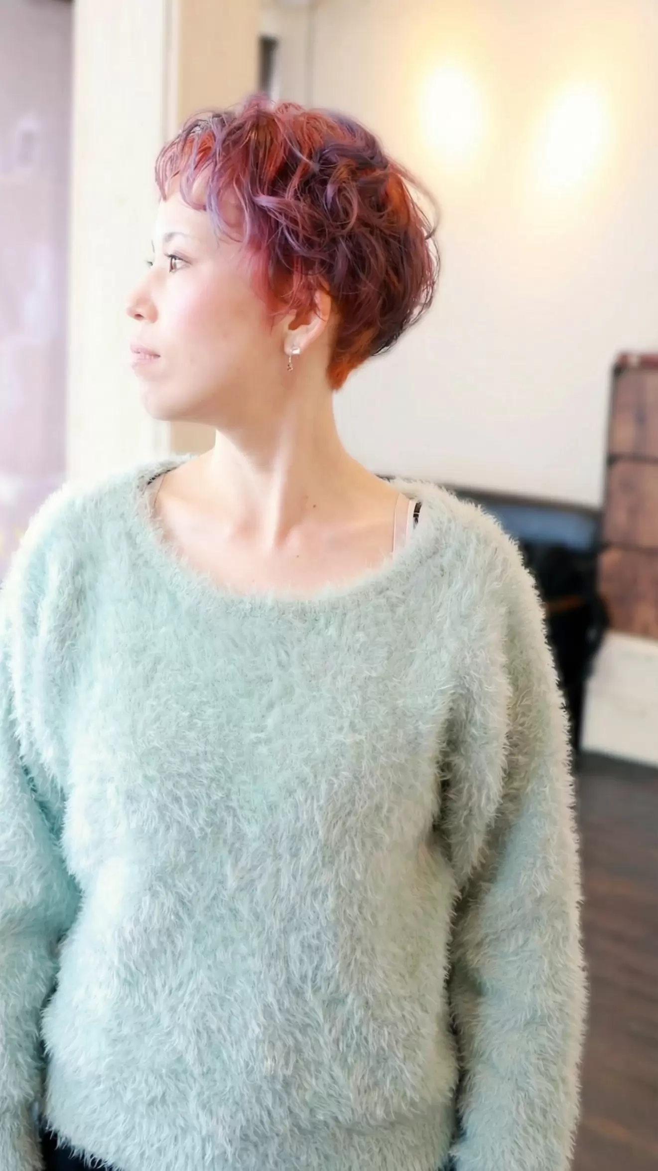 ブリーチ毛の質感を保ちながら整えたショートヘアの施術例