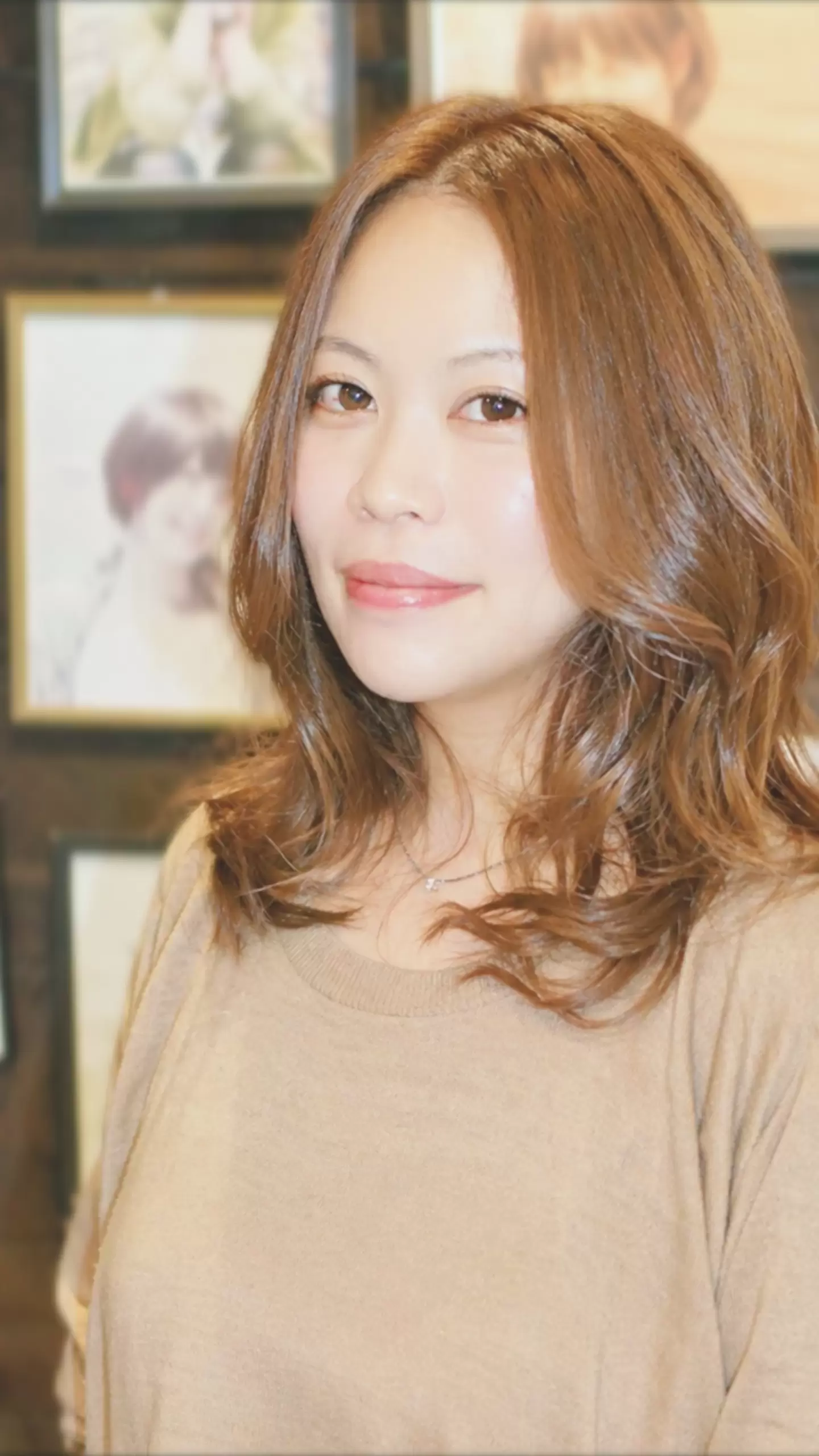 カラーの色持ちに悩む女性のナチュラルなボブスタイル、ダメージと色落ちの悩みに共感しやすい実例