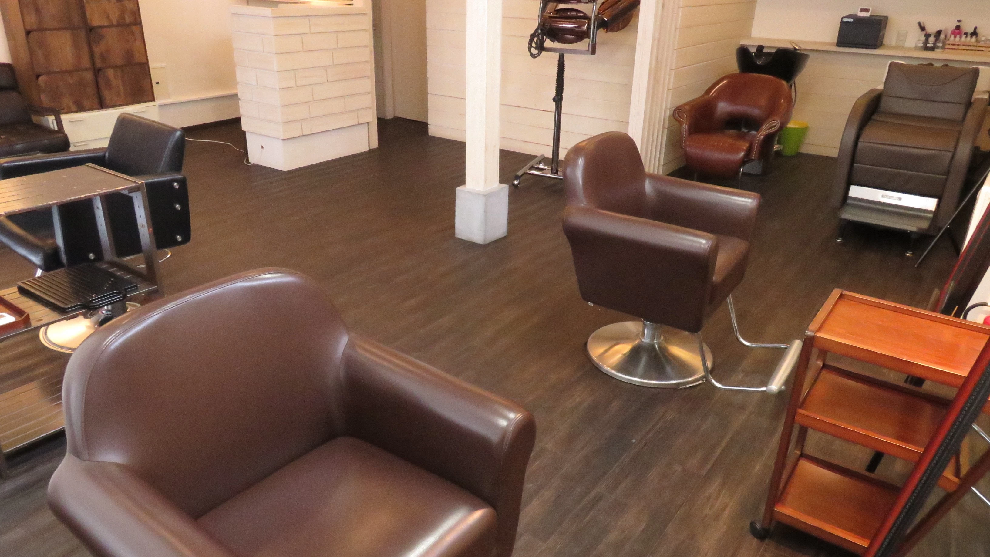HAIR MAKE HEART-SHAPED BOXのサロン店内